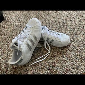 Adidas super star .